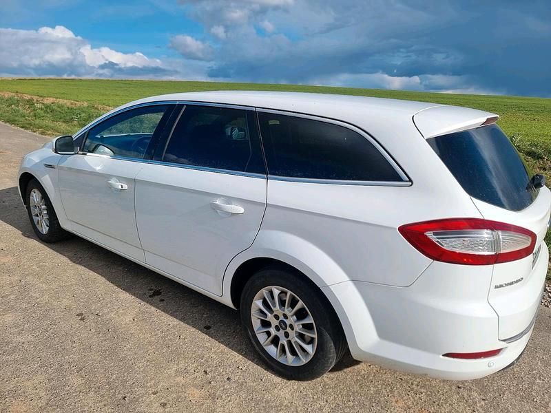 Gebraucht Ford Mondeo 140 PS (102 kW) 2012 Weiß Kombi