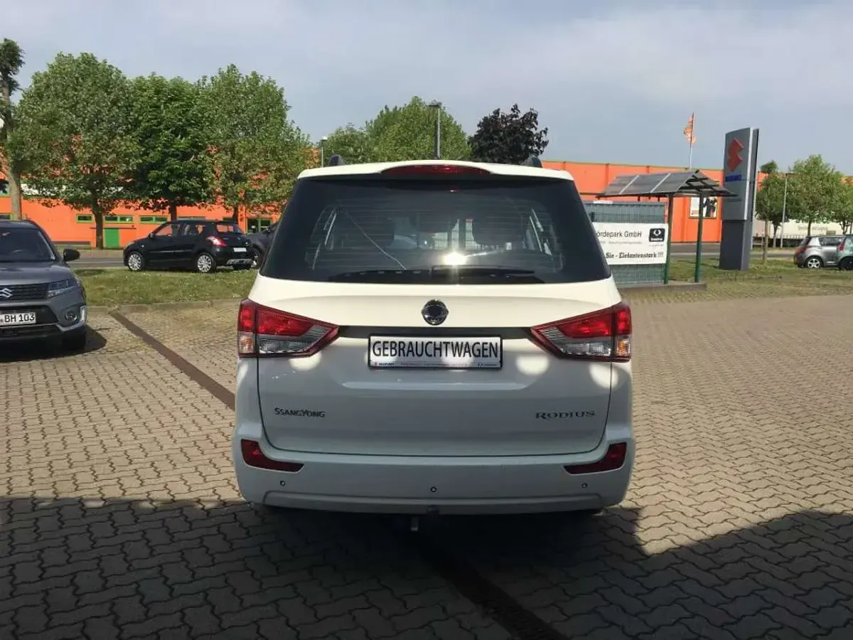 Usata SsangYong Rodius Quartz 178 CV (130 kW) 2016 Bianco Monovolume