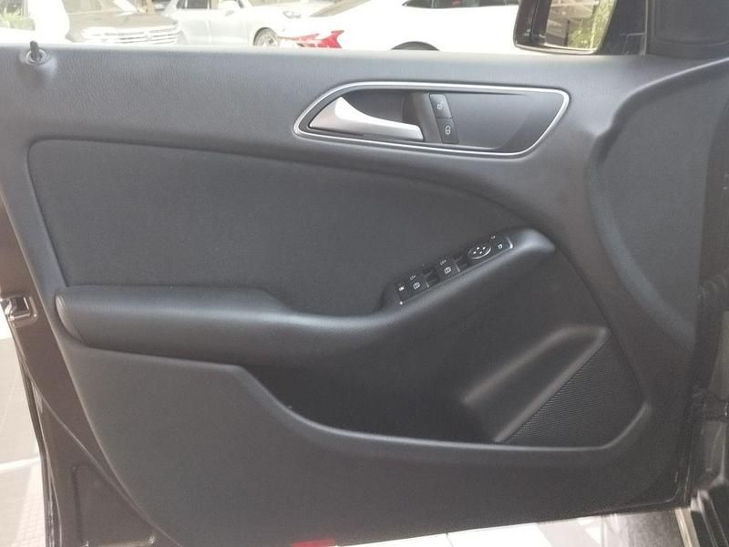 Gebraucht Mercedes 180 109 PS (80 kW) 2015 Braun Limousine