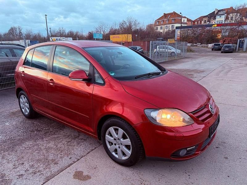 Rot Gebraucht 2008 VW Golf Plus Comfortline Van / Kleinbus | 6.999 € (Etwas zu teuer) - Bild 1/4