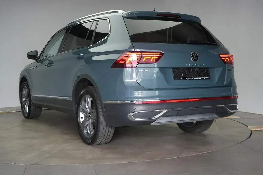 Gebraucht VW Tiguan Allspace Elegance 150 PS (110 kW) 2022 Petrol blue SUV