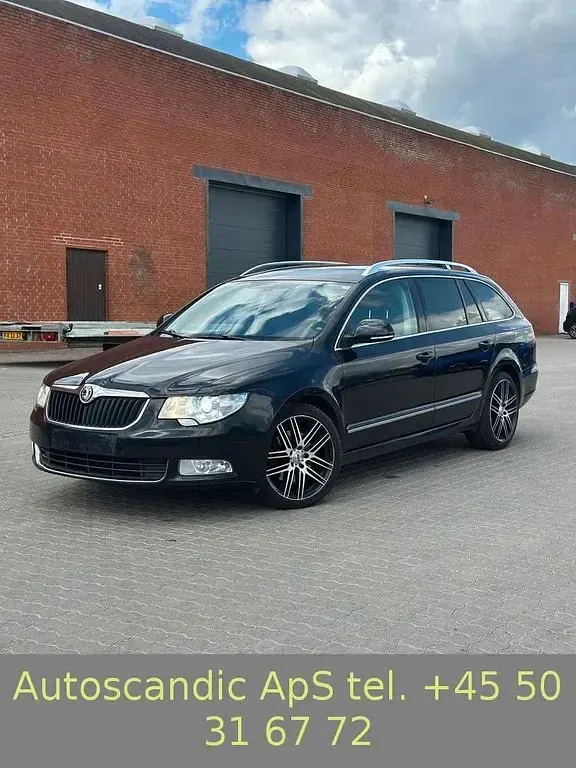 Używany Skoda Superb Elegance 170 KM (125 kW) 2010 Czarny Kombi