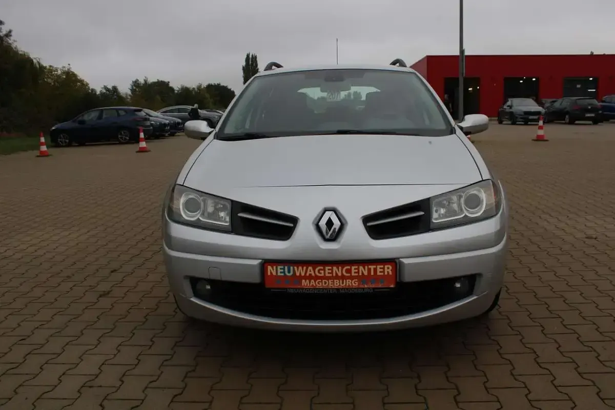 Gebraucht Renault Mégane GrandTour 103 PS (75 kW) 2009 Platingrau Kombi