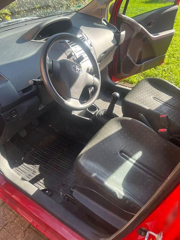 Gebraucht Toyota Yaris 69 PS (50 kW) 2008 Rot Kleinwagen