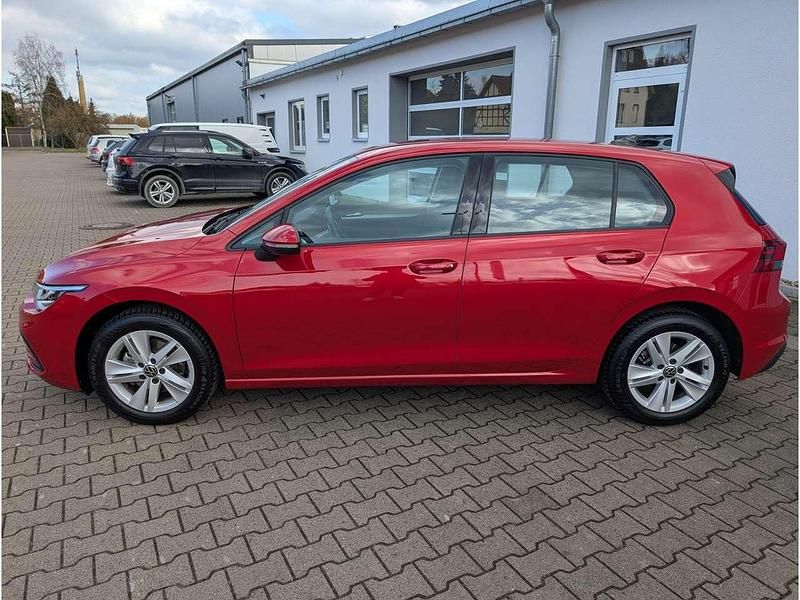 Gebraucht VW Golf VIII Life 110 PS (80 kW) 2023 Rot Limousine
