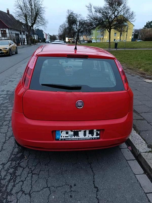 Gebraucht Fiat Punto 70 PS (51 kW) 2010 Rot Kleinwagen