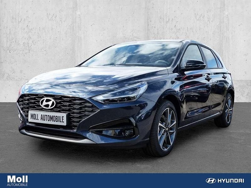 Blau (sailing blue) Gebraucht 2024 Hyundai i30 Advantage Limousine | 20.975 € (Fairer Preis) - Bild 1/4