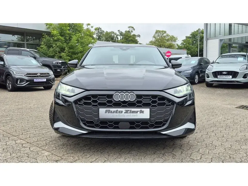 Gebraucht Audi A3 Advanced 116 PS (85 kW) 2025 Schwarz Limousine
