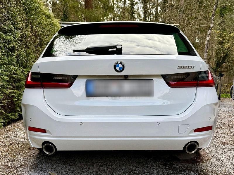 Gebraucht BMW 320 Shadowline 184 PS (135 kW) 2023 Weiß Kombi