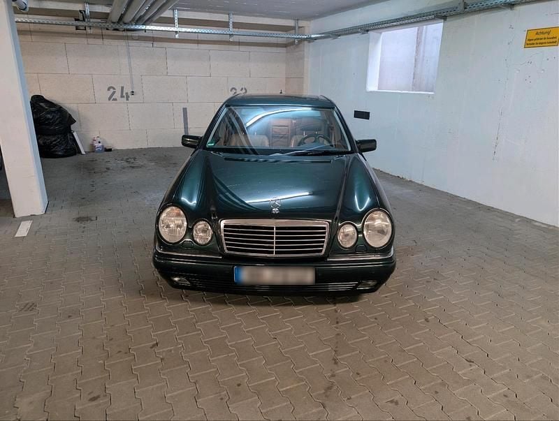 Gebraucht Mercedes E240 Avantgarde 170 PS (125 kW) 1998 Grün Limousine
