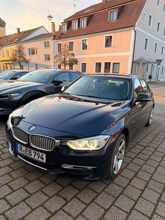 Blau Gebraucht 2013 BMW 320 Limousine | 7.950 € (Guter Preis) - Bild 1/4