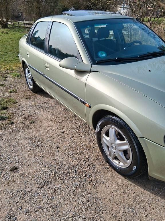 Gebraucht Opel Vectra 136 PS (100 kW) 1996 Gold Limousine