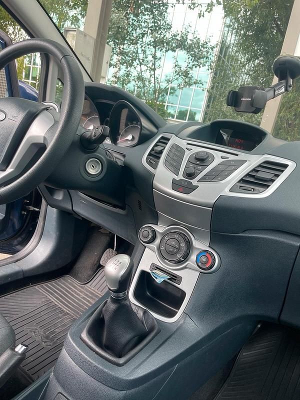 Gebraucht Ford Fiesta 60 PS (44 kW) 2012 Blau Kleinwagen