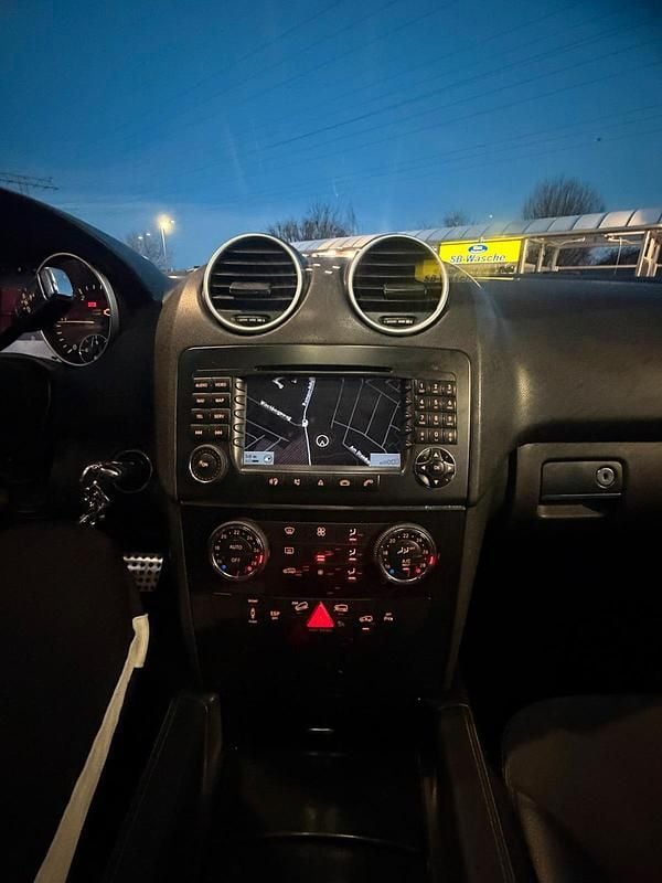 Gebraucht Mercedes ML280 190 PS (139 kW) 2007 Schwarz SUV