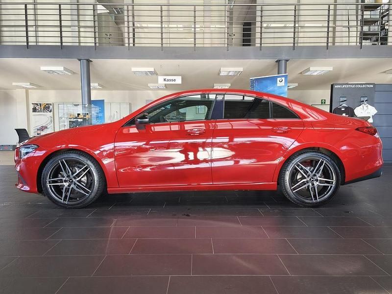 Gebraucht Mercedes CLA180 Night 136 PS (100 kW) 2019 Rot Limousine