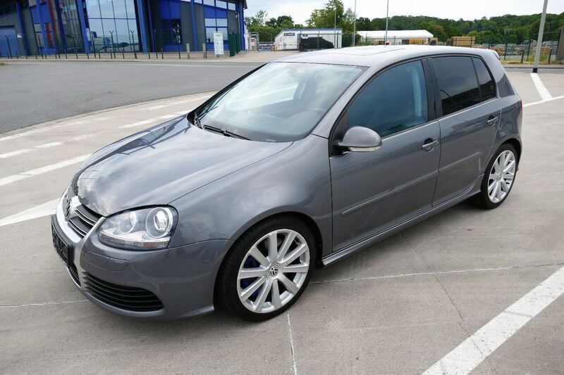 Grau Gebraucht 2009 VW Golf VI R Limousine | 29.990 € - Bild 1/4