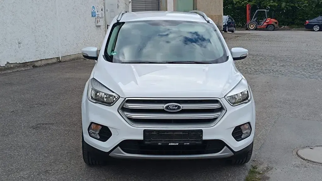 Gebraucht Ford Kuga Trend 120 PS (88 kW) 2018 Weiß SUV