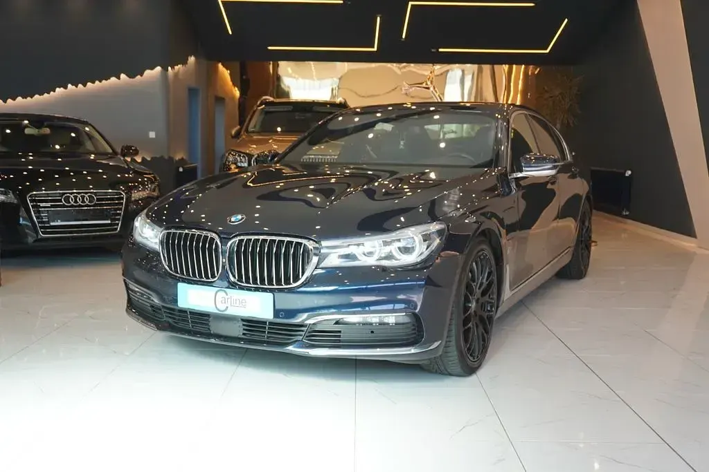 Usado BMW 740 258 HP (189 kW) 2017 Azul Sedan