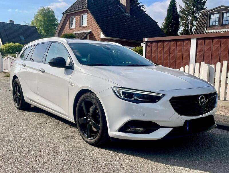 Weiß Gebraucht 2018 Opel Insignia Kombi | 9.950 € (Fairer Preis) - Bild 1/4