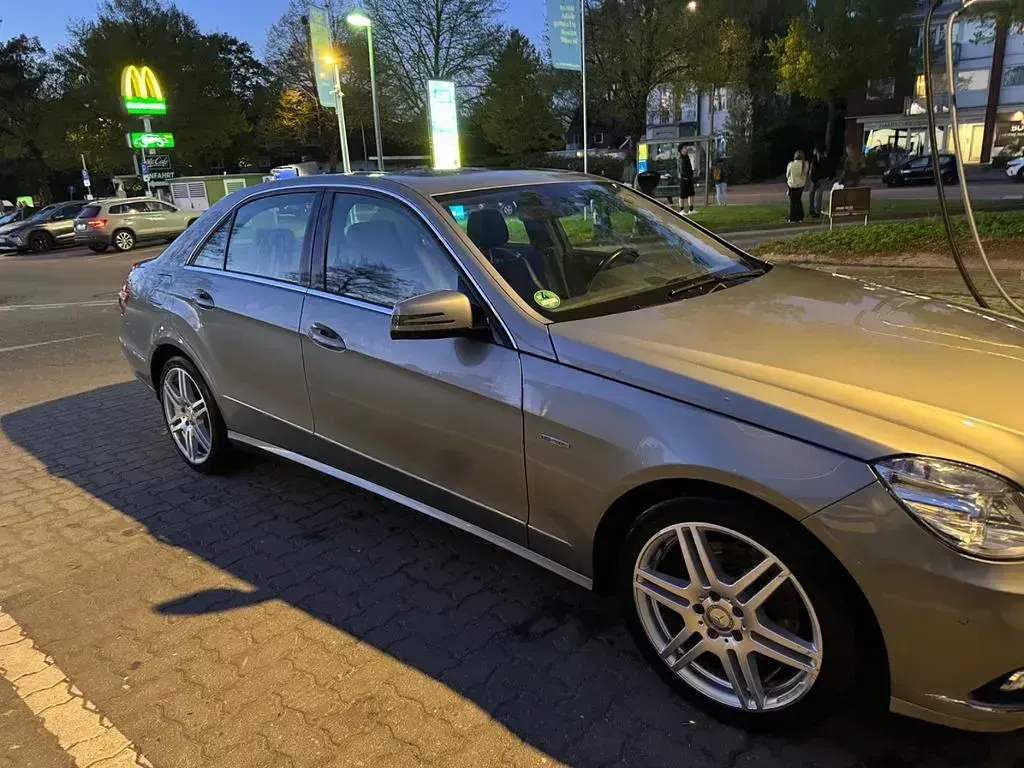 Gebraucht Mercedes E350 Elegance 292 PS (214 kW) 2010 Silber Limousine