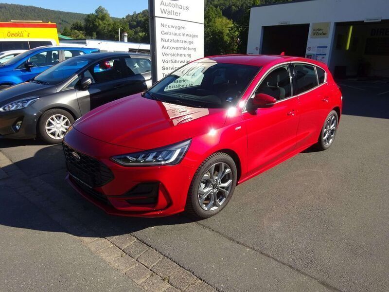 Fantastic red tc Gebraucht 2023 Ford Focus ST-Line Limousine | 22.900 € (Guter Preis) - Bild 1/4