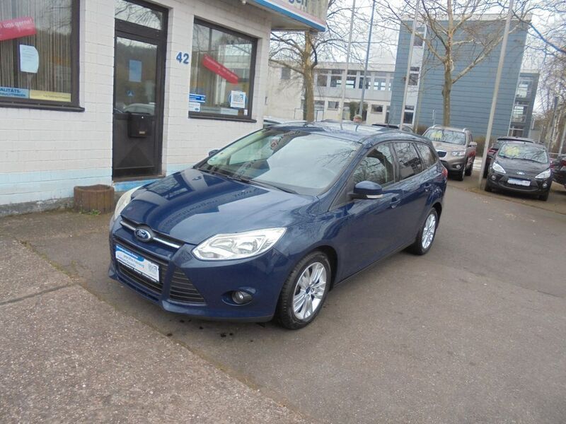 Blau Gebraucht 2012 Ford Focus Trend Limousine | 3.450 € (Guter Preis) - Bild 1/4