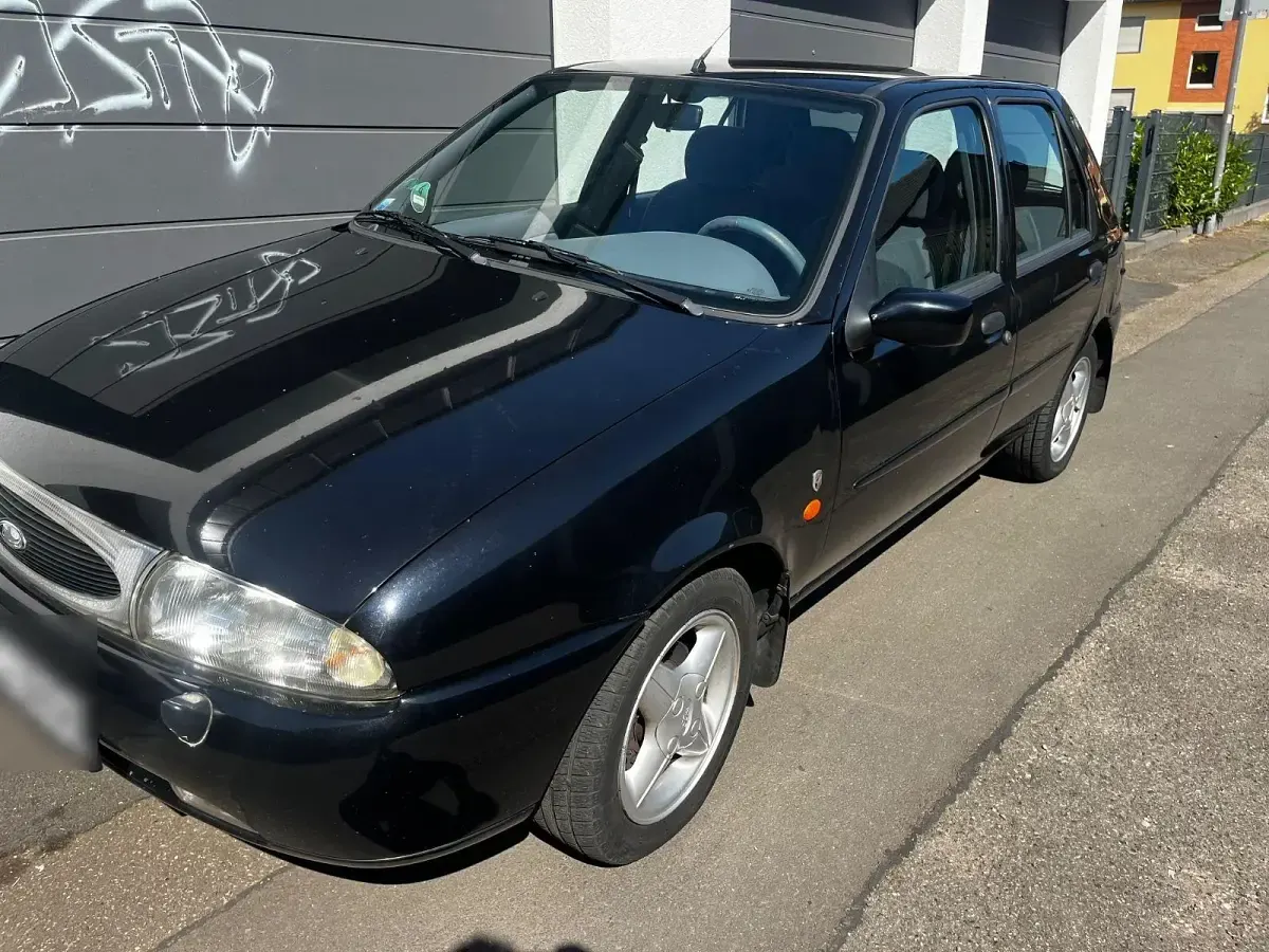 Gebraucht Ford Fiesta Ghia 75 PS (55 kW) 1998 Schwarz Kleinwagen