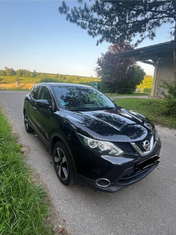 Schwarz Gebraucht 2016 Nissan Qashqai N-Connecta SUV | 11.500 € (Fairer Preis) - Bild 1/4