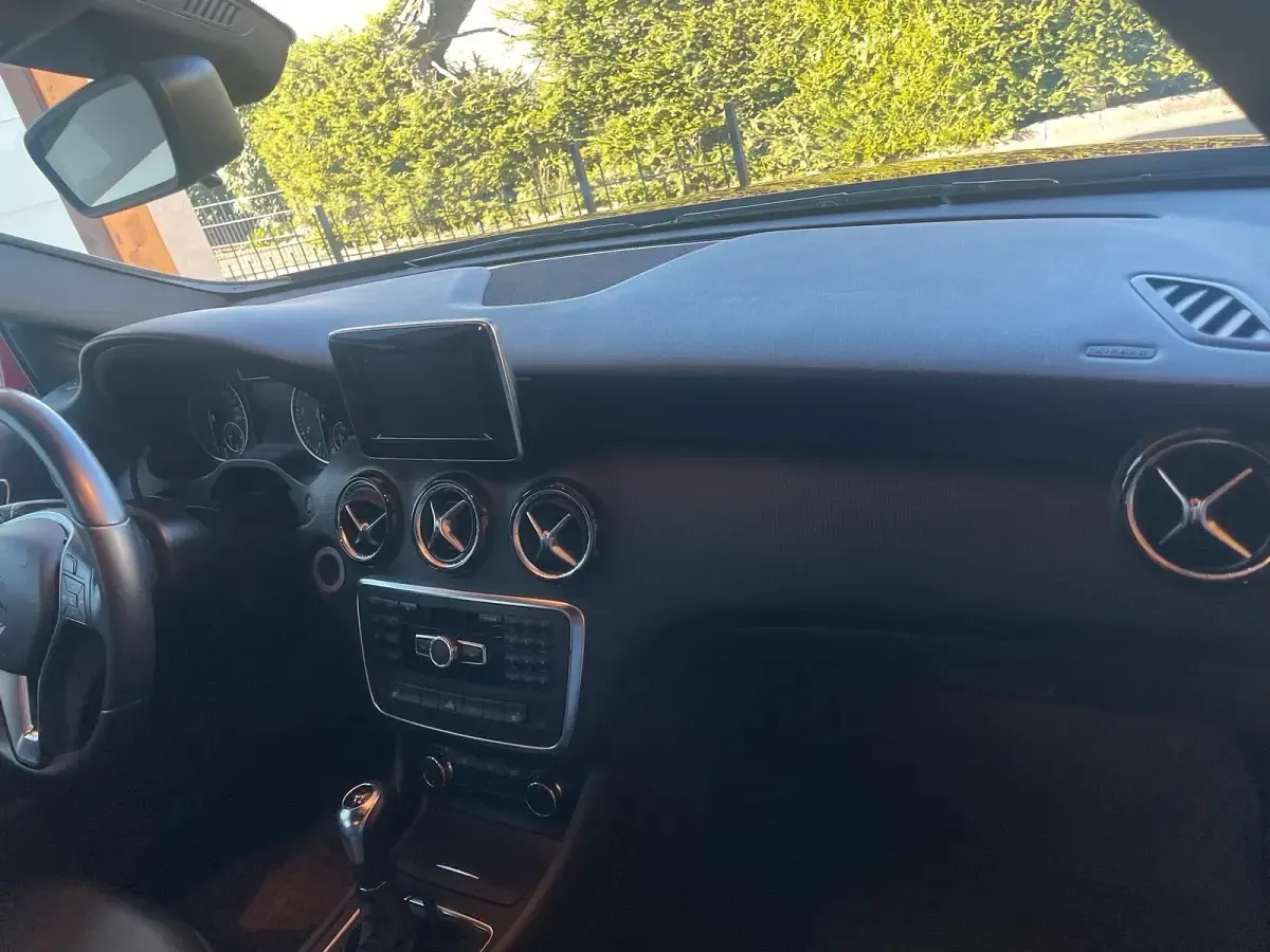 Gebraucht Mercedes A180 Style 122 PS (89 kW) 2012 Rot Kleinwagen