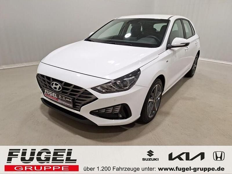 Weiß Gebraucht 2024 Hyundai i30 Trend Limousine | 20.868 € (Guter Preis) - Bild 1/4