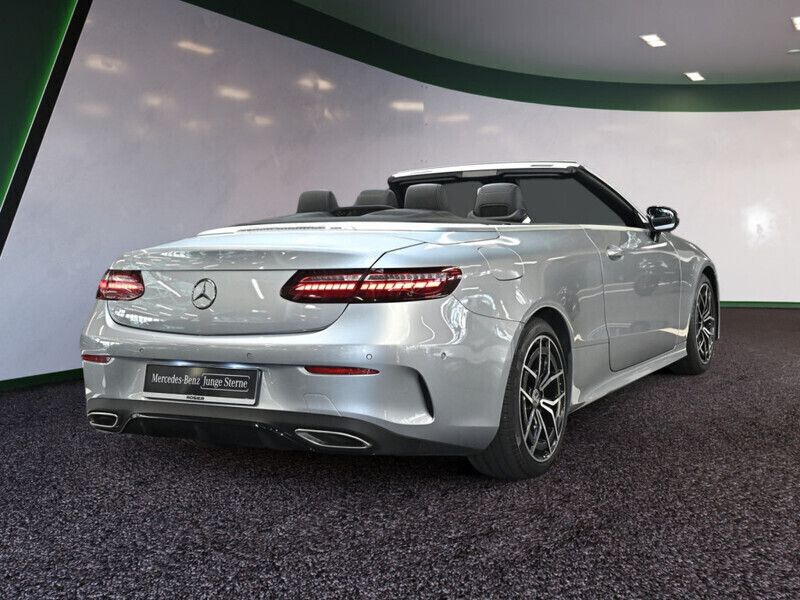 Gebraucht Mercedes E200 AMG line 211 PS (155 kW) 2021 Silber / hightechsilber (metallic) Cabrio