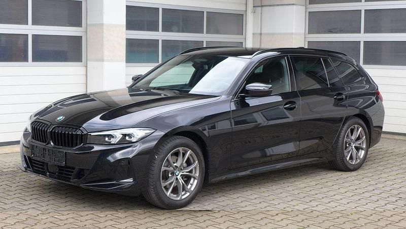 Black sapphire Gebraucht 2024 BMW 318 Kombi | 32.390 € (Guter Preis) - Bild 1/4