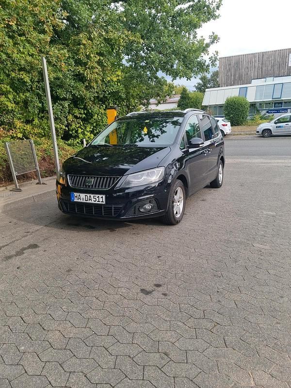 Schwarz Gebraucht 2013 Seat Alhambra Van / Kleinbus | 11.700 € (Fairer Preis) - Bild 1/4