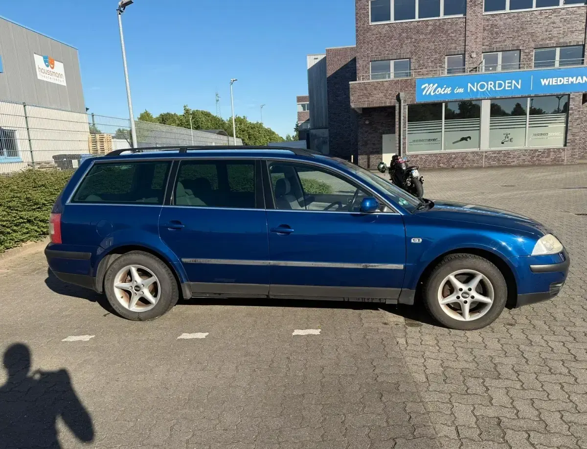 Gebraucht VW Passat 131 PS (96 kW) 2002 Blau Kombi