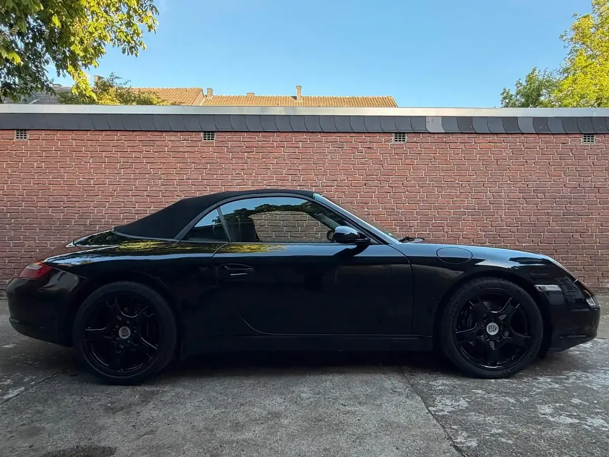 Begagnad Porsche 997 325 HK (239 kW) 2006 Svart Cab