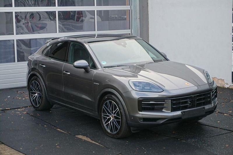 Grau Gebraucht 2024 Porsche Cayenne E-Hybrid Coupe Coupé | 102.900 € (Fairer Preis) - Bild 1/4