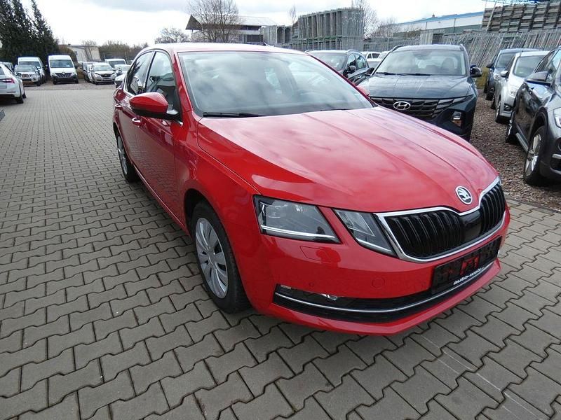Gebraucht Skoda Octavia Style 179 PS (131 kW) 2017 Rot Limousine
