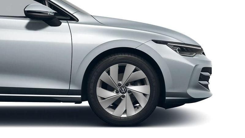 Gebraucht VW Golf VIII Style 150 PS (110 kW) 2025 Oyster silver metallic (metallic) Kombi