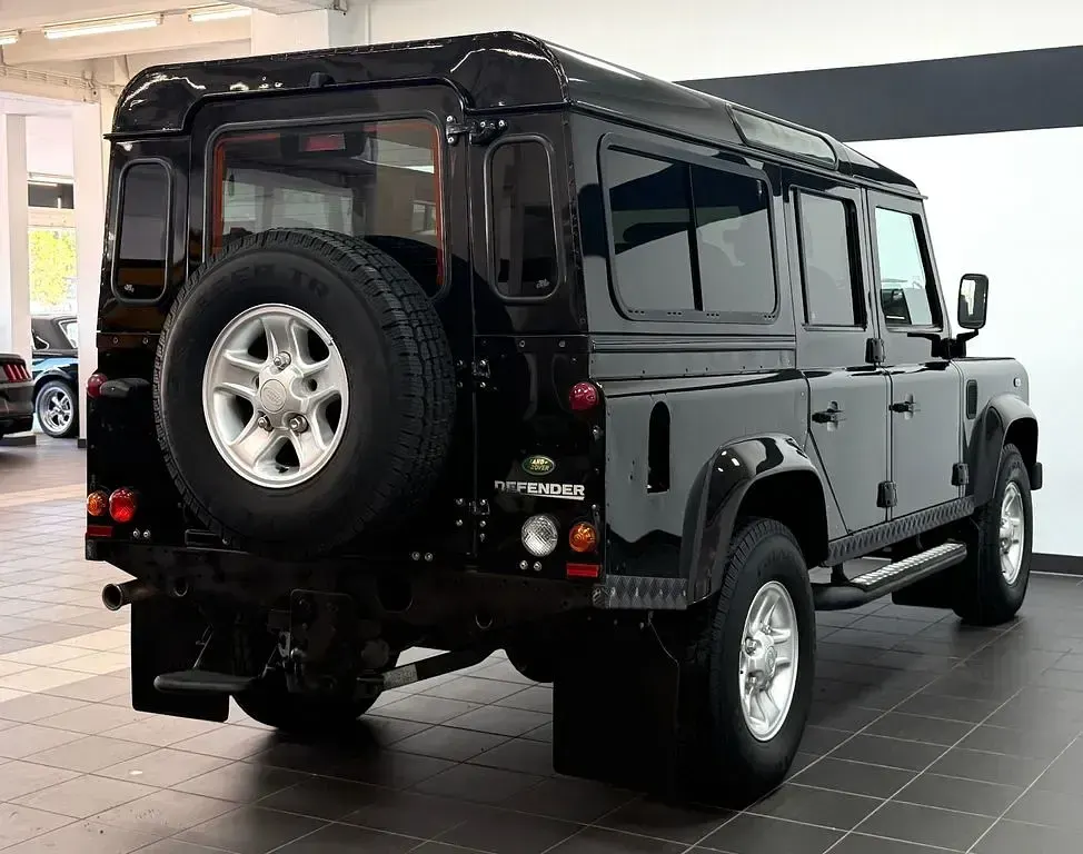 Gebraucht Land Rover Defender SE 122 PS (89 kW) 2007 Schwarz Kombi