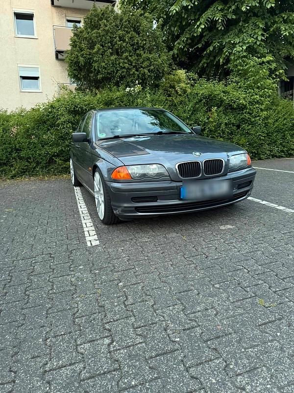 Grau Gebraucht 2001 BMW 316 Limousine | 4.000 € (Teuer) - Bild 1/4
