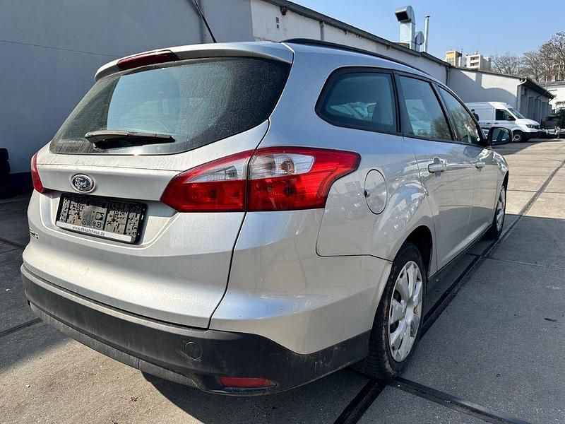 Gebraucht Ford Focus Trend 116 PS (85 kW) 2013 Silber Limousine