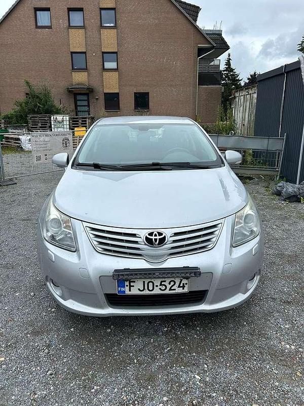 Silber Gebraucht 2010 Toyota Avensis Limousine | 3.100 € - Bild 1/4