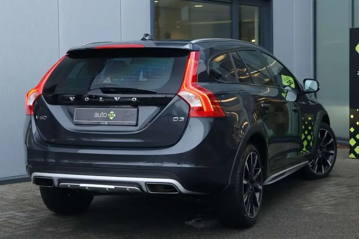 Gebraucht Volvo V60 CC 150 PS (110 kW) 2018 Grau Kombi