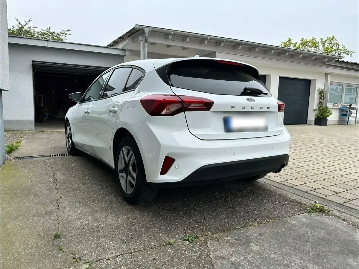 Gebraucht Ford Focus Cool & Connect 101 PS (74 kW) 2022 Weiß Limousine