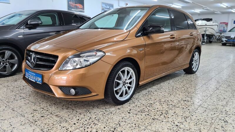 Beige Gebraucht 2012 Mercedes B180 Van / Kleinbus | 11.980 € (Teuer) - Bild 1/4