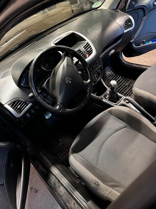 Schwarz Gebraucht 2009 Peugeot 206+ Kleinwagen | 1.800 € (Guter Preis) - Bild 1/4