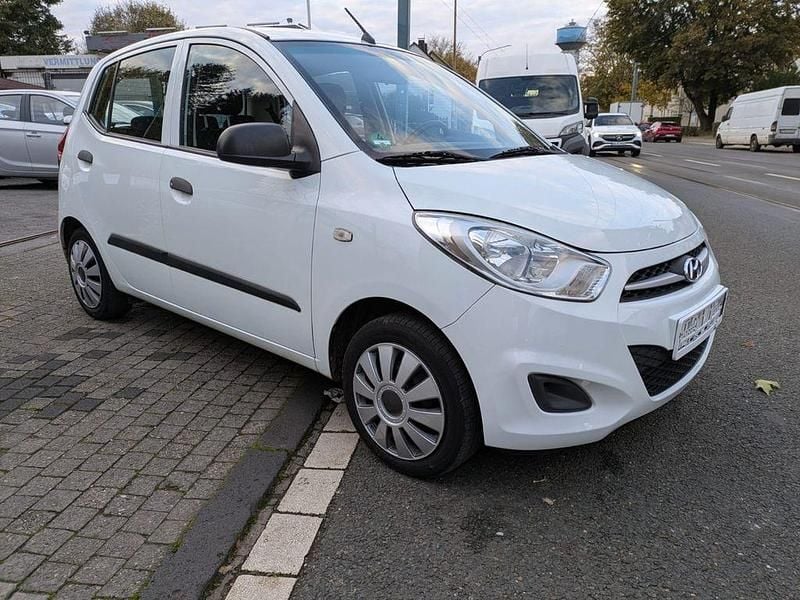 Gebraucht Hyundai i10 Edition 69 PS (50 kW) 2012 Weiß Kleinwagen