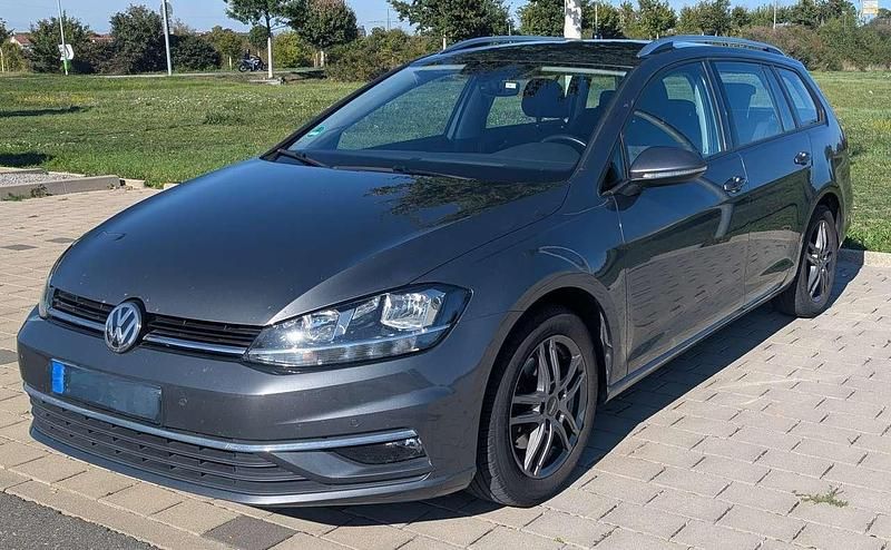Grau Gebraucht 2017 VW Golf VII Comfortline Kombi | 8.800 € (Fairer Preis) - Bild 1/4