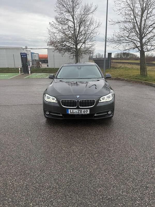 Schwarz Gebraucht 2013 BMW 530 Luxury Line Limousine | 17.800 € (Teuer) - Bild 1/4