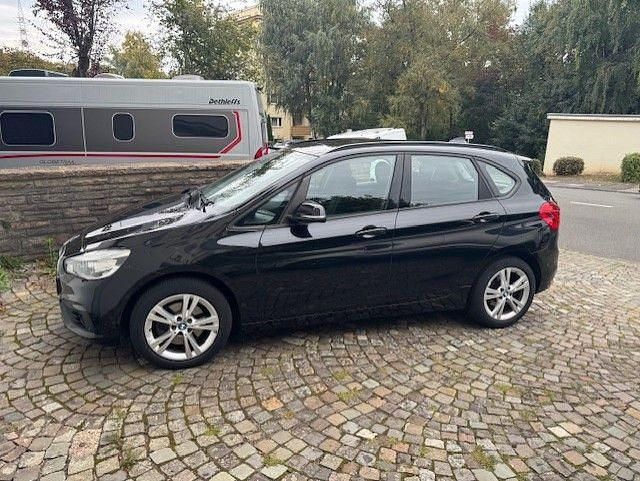 Schwarz Gebraucht 2017 BMW 220 Kombi | 17.300 € (Guter Preis) - Bild 1/4